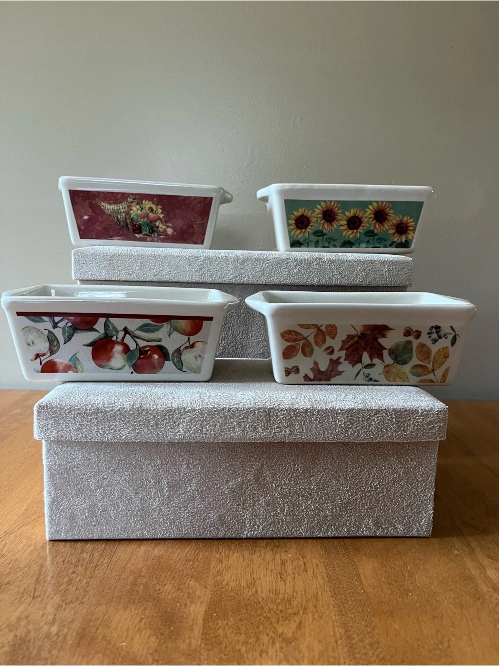 Set Of 4 Nantucket Stoneware Mini Loaf Baking Pan Set with Seasonal Artwork